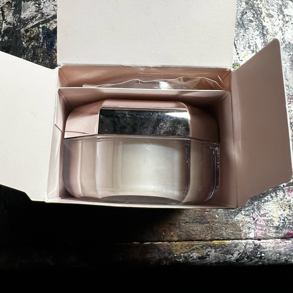 BNIB 💫 fenty beauty setting powder - Picture 4 of 4